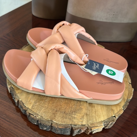 Universal Thread *NWT* Women’s Cosette Sandals in Coral - Picture 3 of 10